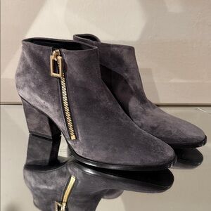Roger Vivier Bootie Skyscraper Suede Zip Dark Grey Boots!! Size 38 Retails $995